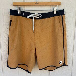 Vuori Cruise Boardshort Men's 32 Gold Black Dot Beach Summer Comfort Athleisure